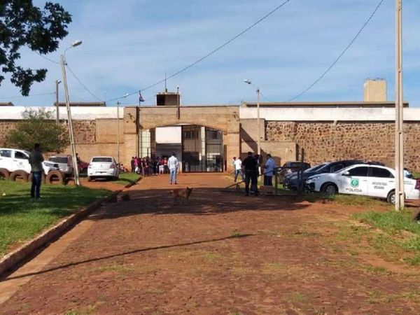 Trasladan a 30 guardiacárceles de PJC hasta sede policial