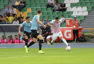 La Albirroja debuta con derrota en el Preolímpico