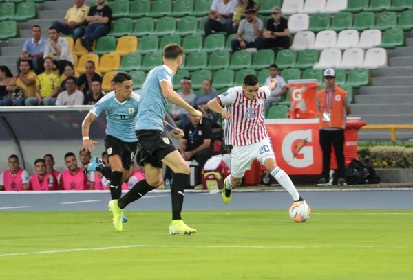 La Albirroja debuta con derrota en el Preolímpico