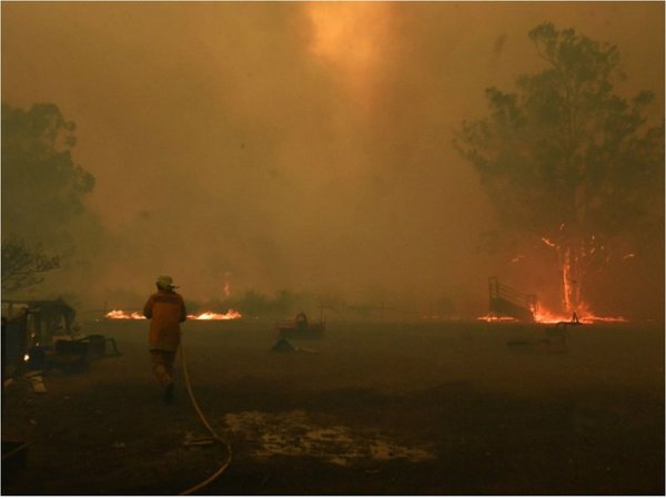 Australia eleva a 29 los fallecidos en los incendios que asolan al país