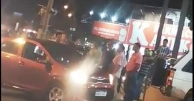 Otro Uber atacado y acusan a taxistas