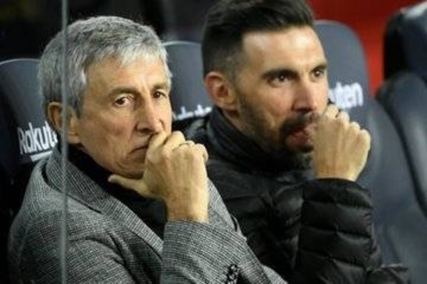 HOY / Setién supera con nota holgada su debut en el banco del Camp Nou