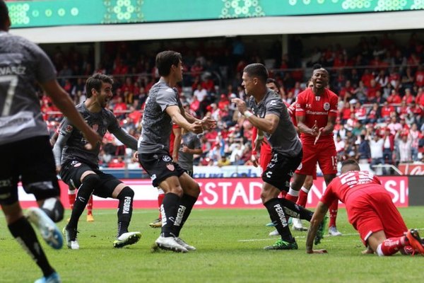 Debut y golazo paraguayo en la remontada del Necaxa ante Toluca