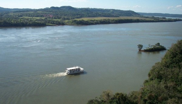 Hallan un cuerpo baleado a orillas del río Paraná