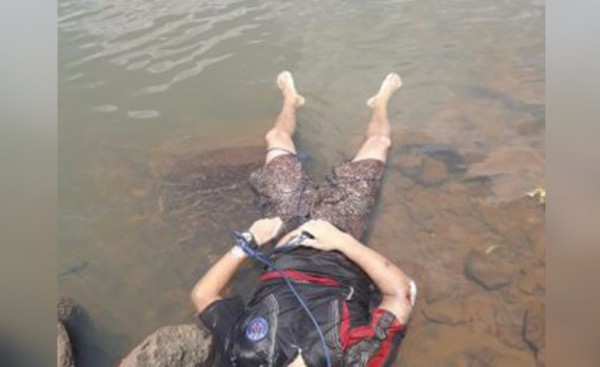 Encuentran cuerpo con imapctos de bala flotando en el Paraná