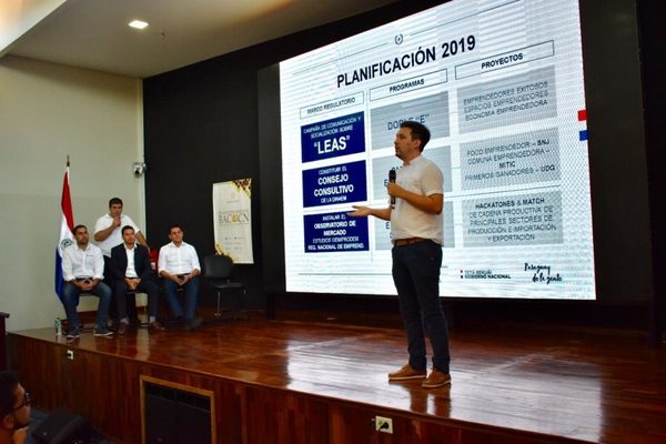 Presentan planes para formalizar a empresas