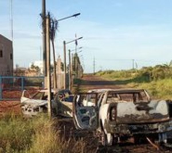 Encuentran vehículos quemados y los vinculan con fuga masiva - Paraguay.com