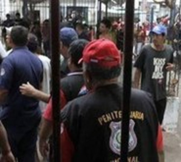 Detienen a 30 guardiacárceles de la cárcel de Pedro Juan Caballero - Paraguay.com
