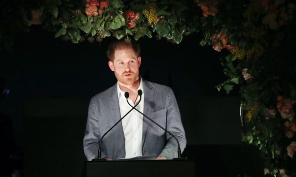 Príncipe Harry da su primera declaración sobre su salida de la realeza británica expresando sentirse triste