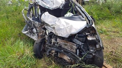 Choque frontal entre un camión y un automóvil deja una joven fallecida en Coronel Oviedo