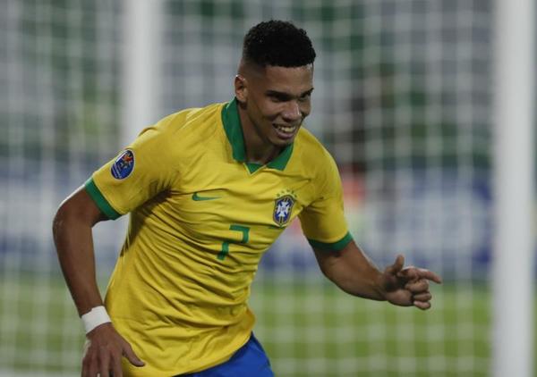 Brasil y Uruguay ganan con lo mínimo en la noche de Paulinho y Rossi - .::RADIO NACIONAL::.