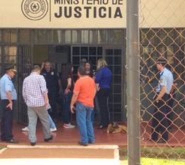 Autoridades de Brasil atrapan a fugado en frontera - Paraguay.com
