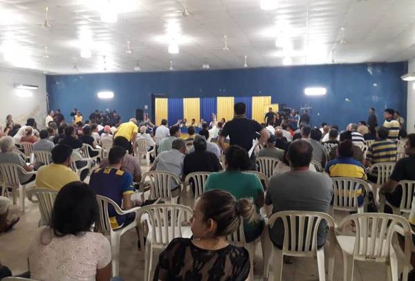 Caldeado ambiente en la asamblea de Luqueño •