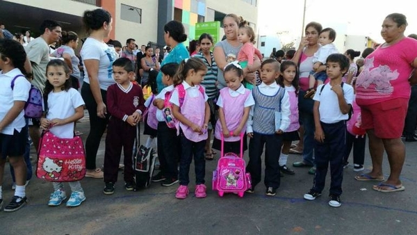 HOY / Inicio de clases no se retrasará por la epidemia del dengue