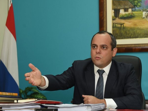 Contraloría recomienda suspender una dudosa licitación de la Dinac