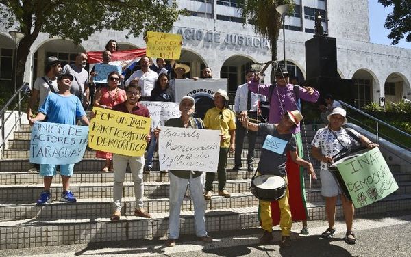 Actores protestan en el Palacio de Justicia - Artes y Espectáculos - ABC Color