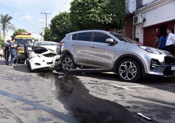 Fatal choque vehicular en microcentro - Judiciales y Policiales - ABC Color