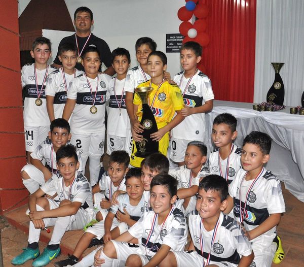 Olimpia campeón en categoría 2010