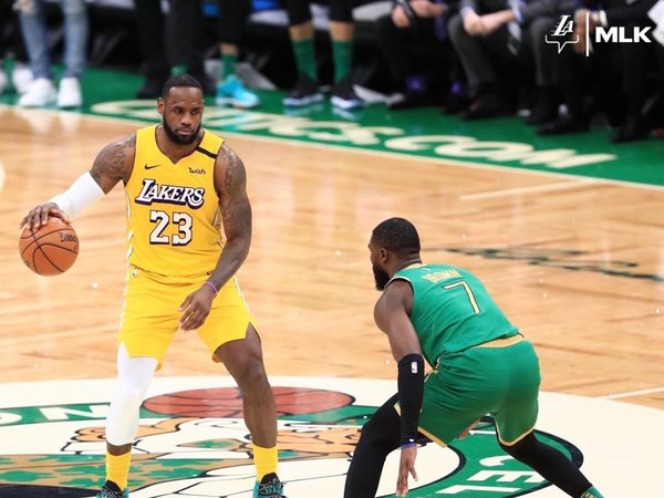 James y Lakers sucumben en Boston