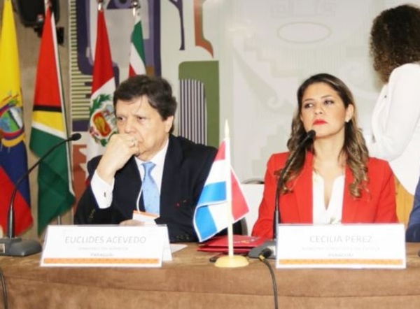Euclides Acevedo y Cecilia Pérez se presentan hoy ante Comisión Permanente del Congreso