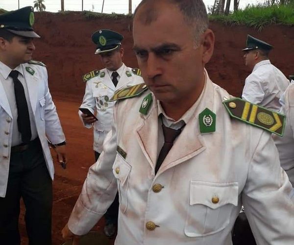 Músicos militares llegaron cubiertos de polvo rojo para inauguración de puente