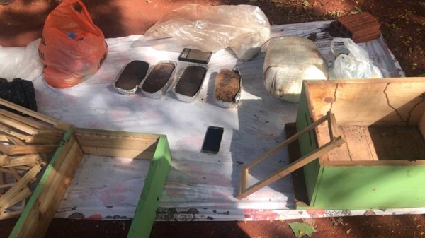 HOY / En busca de los fugados hallan 20 kilos de drogas en una vivienda