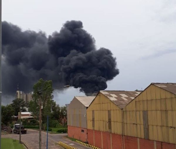 Se incendia parte de la planta de la INC en Villeta - Nacionales - ABC Color