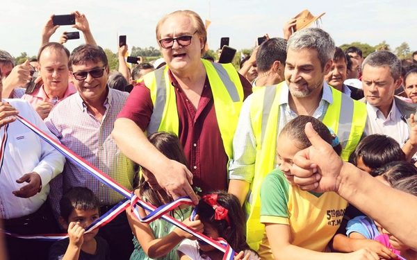 Marito inaugura puente que une Minga Guazú con Hernandarias