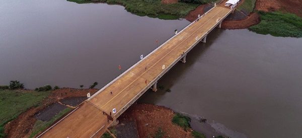 Inauguran puente sobre el río Acaray que beneficiará a 170.000 pobladores