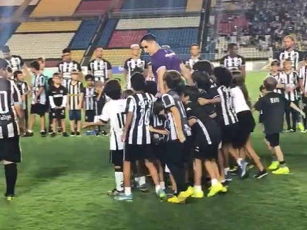 Gatito es ídolo de los pequeños hinchas del Botafogo