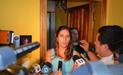 HOY / Precandidata cuestiona a políticos que usan problemática del dengue en campaña