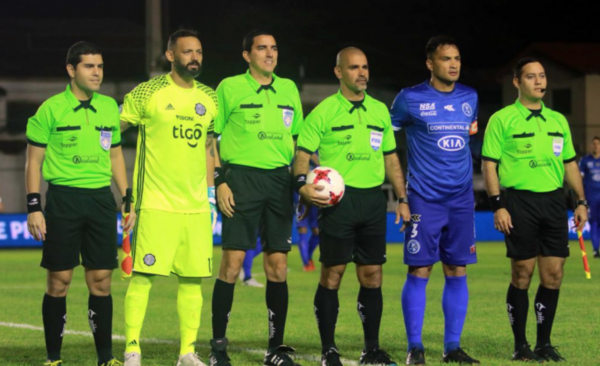 HOY / Juez paraguayo en un partido del Preolímpico