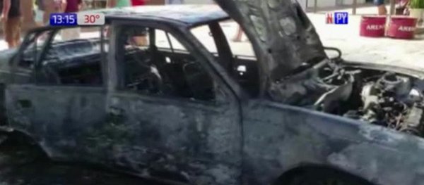 Quería cargar combustible y terminó con el automóvil en llamas | Noticias Paraguay