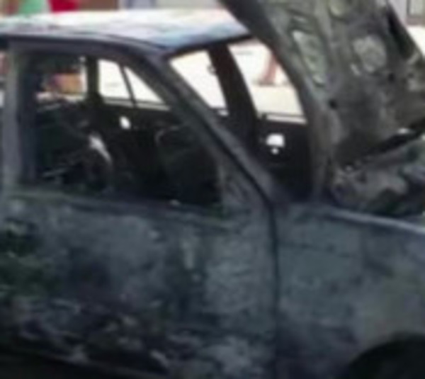 Automóvil arde en llamas en estación de servicio - Paraguay.com