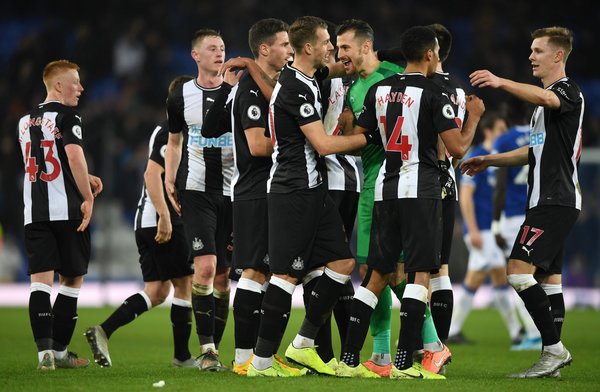 Agónico empate del Newcastle de Almirón ante el Everton