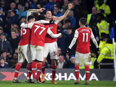 Bellerín y Azpilicueta nivelan el derbi de Londres