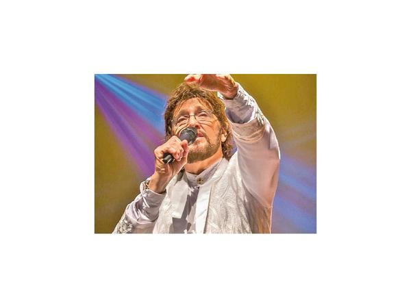 Esta noche Carlos Báez canta a Los años dorados