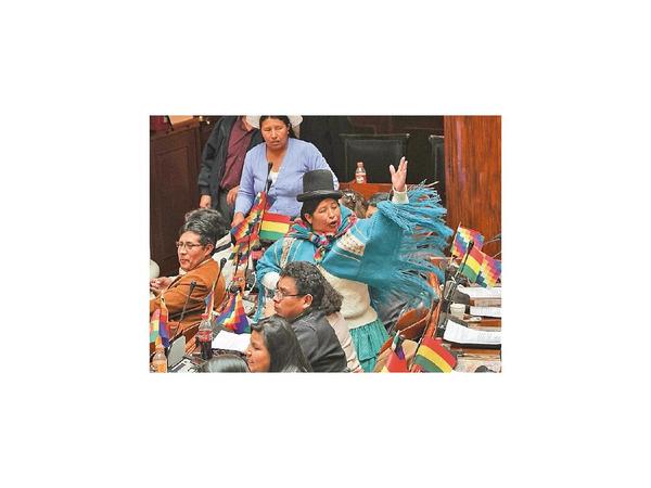 Parlamento boliviano acepta la renuncia de Evo Morales