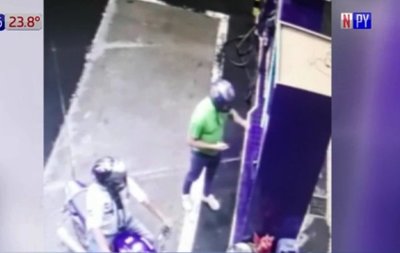 Una más de motochorros: Asaltan estación de servicios | Noticias Paraguay