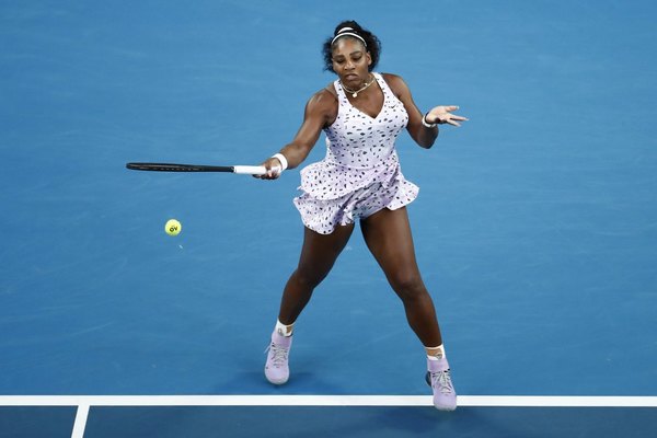 Serena Williams avanza en el Australian Open