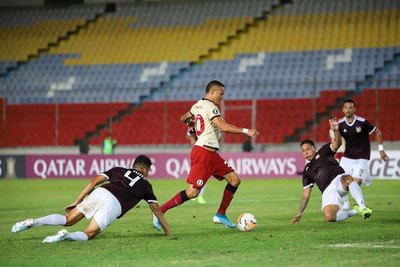 Carabobo y Universitario abrieron la Copa con un empate