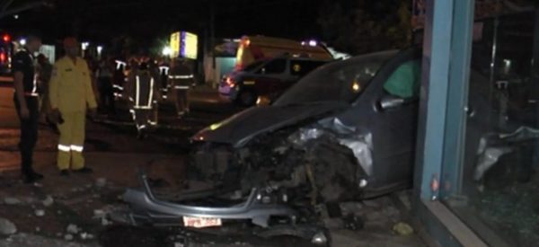 Giro en U provoca grave accidente que concluye en 5 heridos | Noticias Paraguay