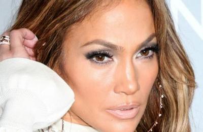 El look de 9 millones de dólares de Jennifer Lopez en los SAG Awards - SNT
