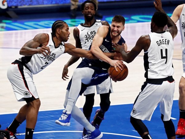 En un duelo parejo los Clippers se llevan la victoria ante los Mavs