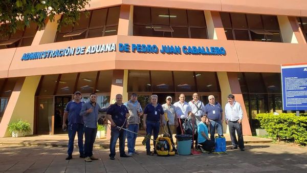 Funcionarios de aduanas se suman a lucha contra el dengue