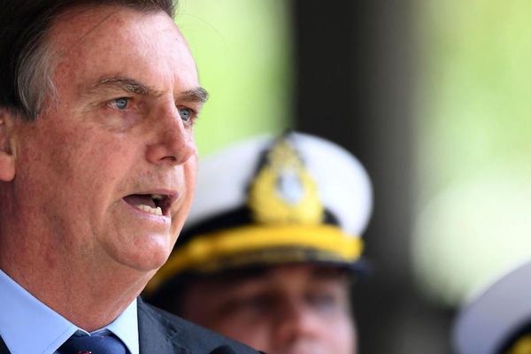 Bolsonaro dice que no dará más entrevistas para no agredir a periodistas