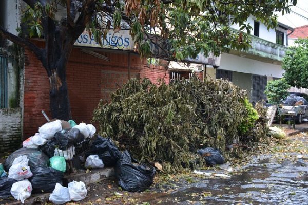 Vecinos de San Vicente reclaman falta de recolección de basura