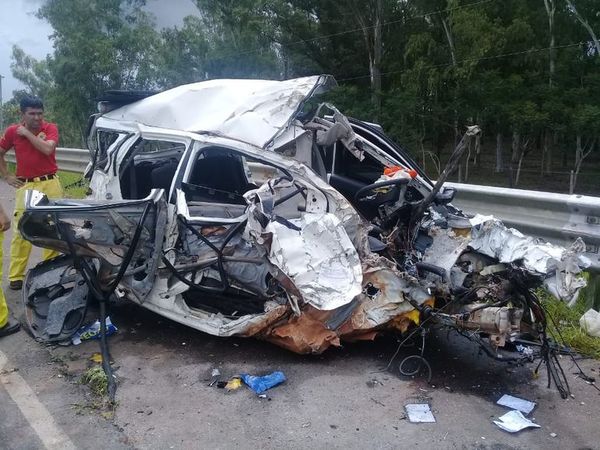 Joven médica fallece en choque contra un camión en 25 de Diciembre - Nacionales - ABC Color