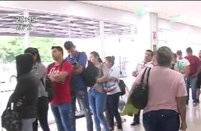 Dengue : Largas filas en Hospitales - SNT