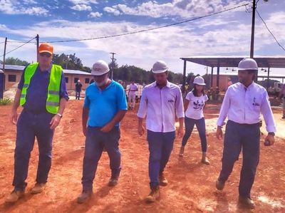 Wiens observó obras de la  futura cárcel del área de Minga Guazú - Interior - ABC Color